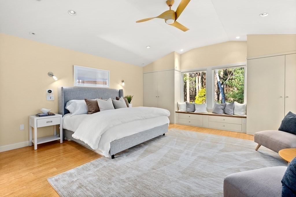 Weston-Contemporary-Bedroom-StagetoSell-HomeStaging